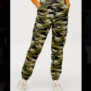 Camo Print Ankle-Length Cargo Pants